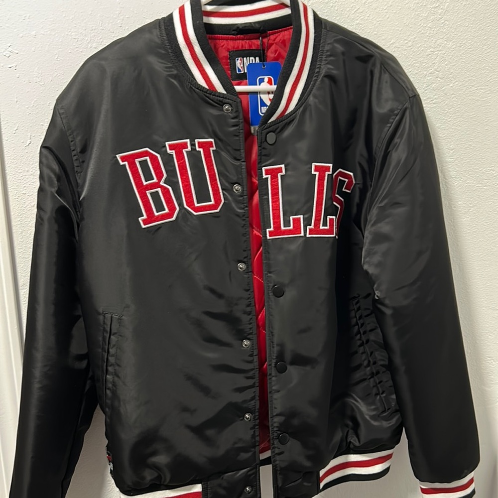 Chicago Bulls NBA Authentic Varsity Jacket. Mens size small. Brand new!